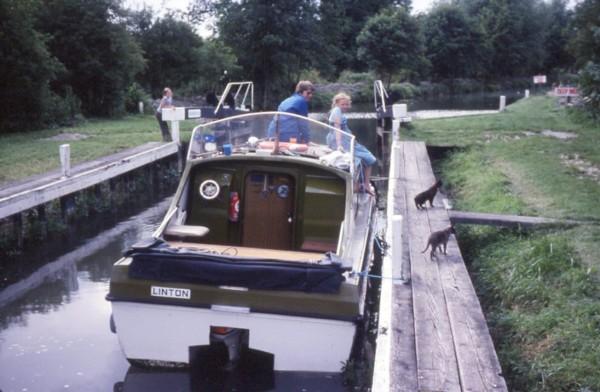 Burghfield Lock